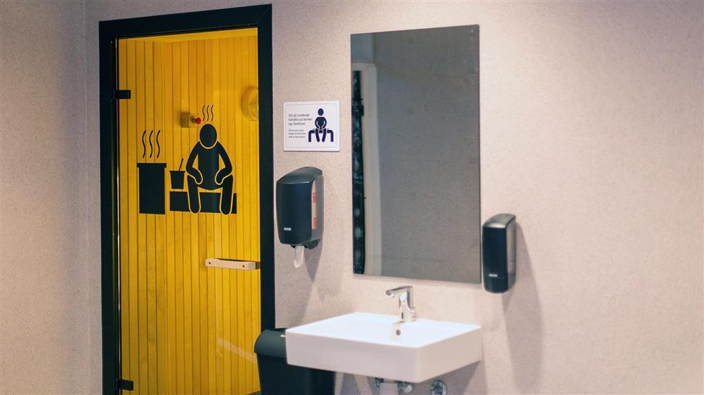 Døren inn til badstuen - Klikk for stort bilde