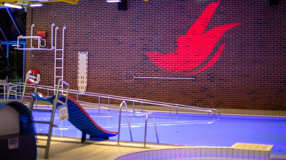 Varmebasseng og sklie - Klikk for stort bilde